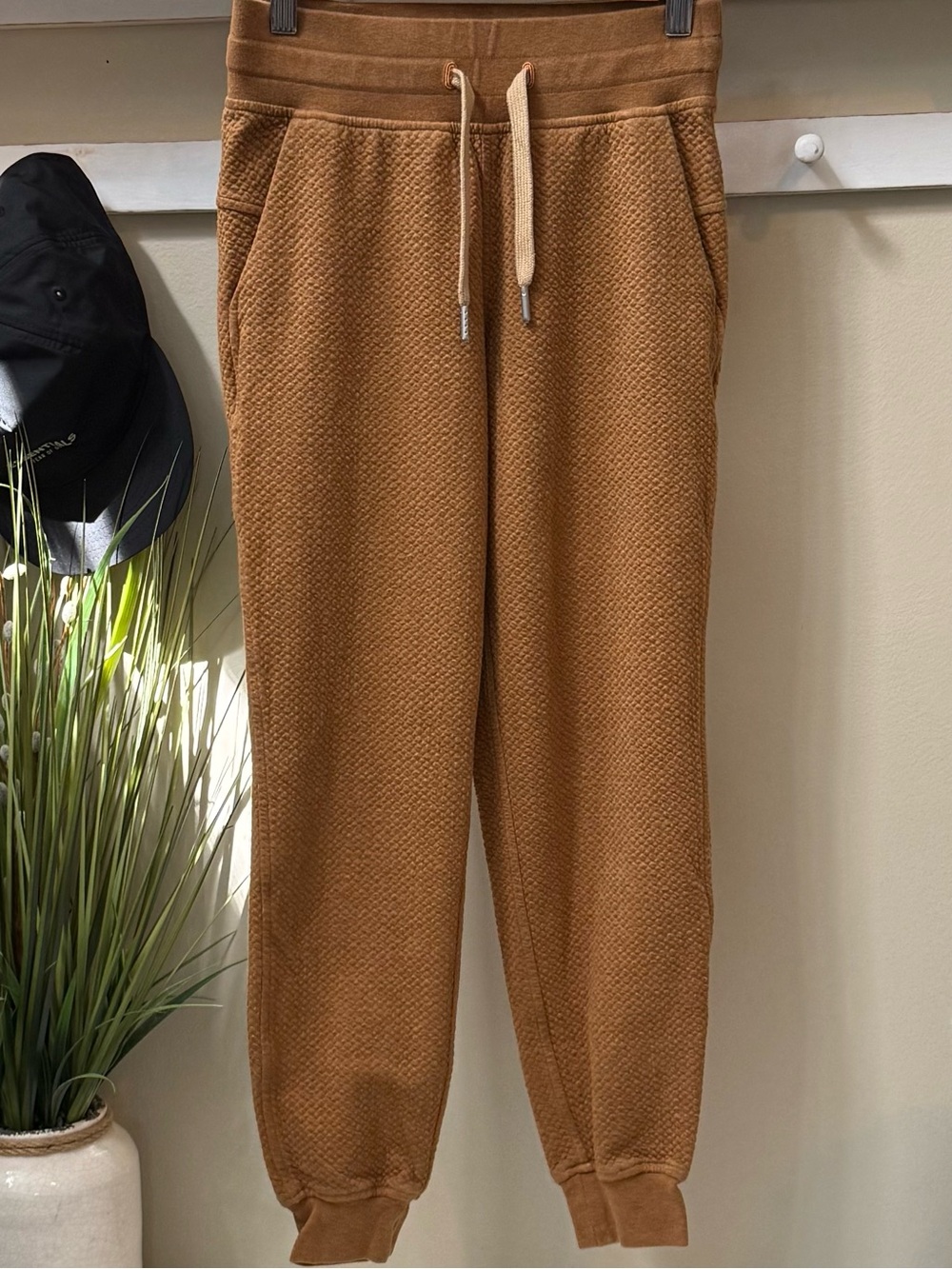 Lululemon Warm Down Joggers Size 2 🔥EUC Retail $118